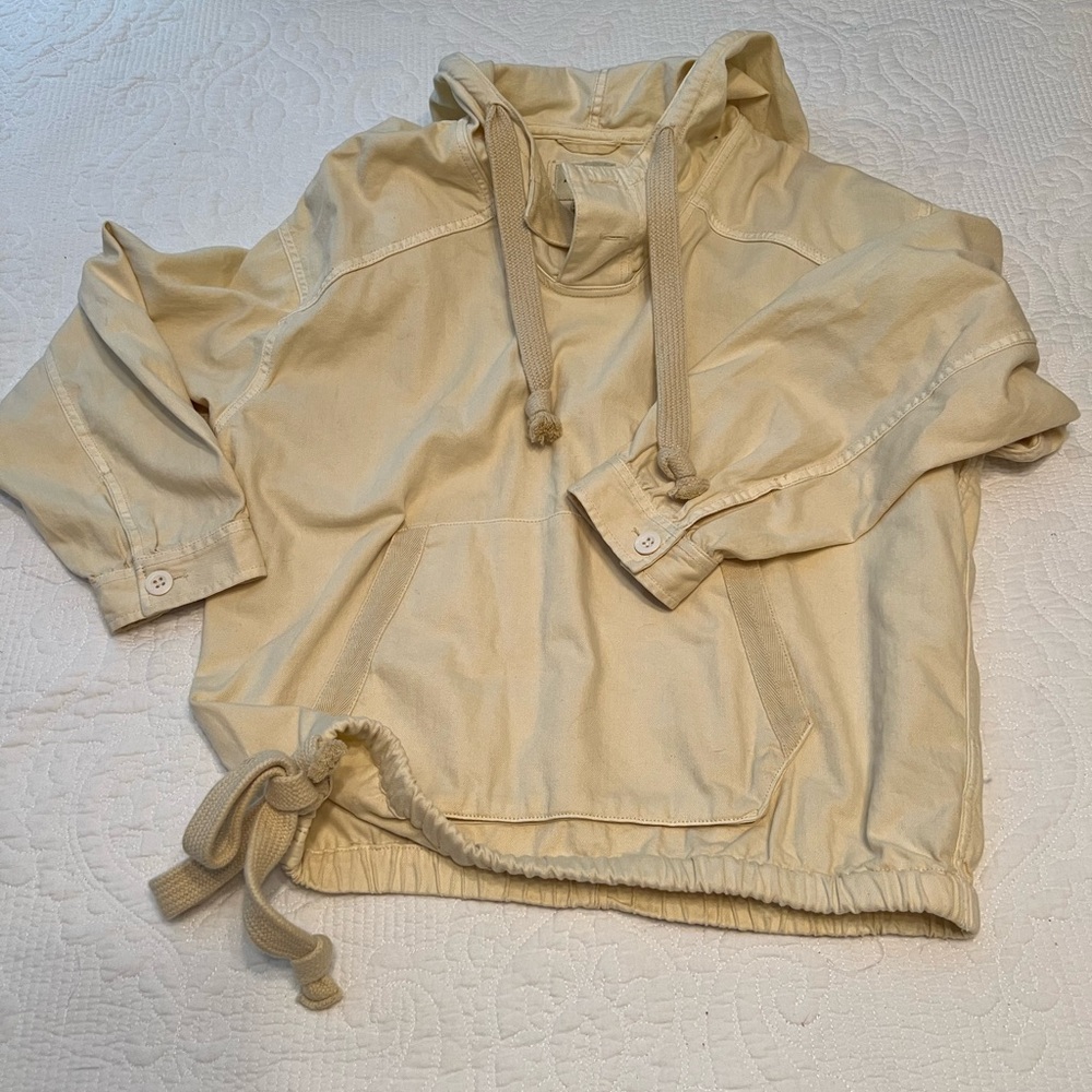 American Eagle canvas denim beige pullover great details!! Size small